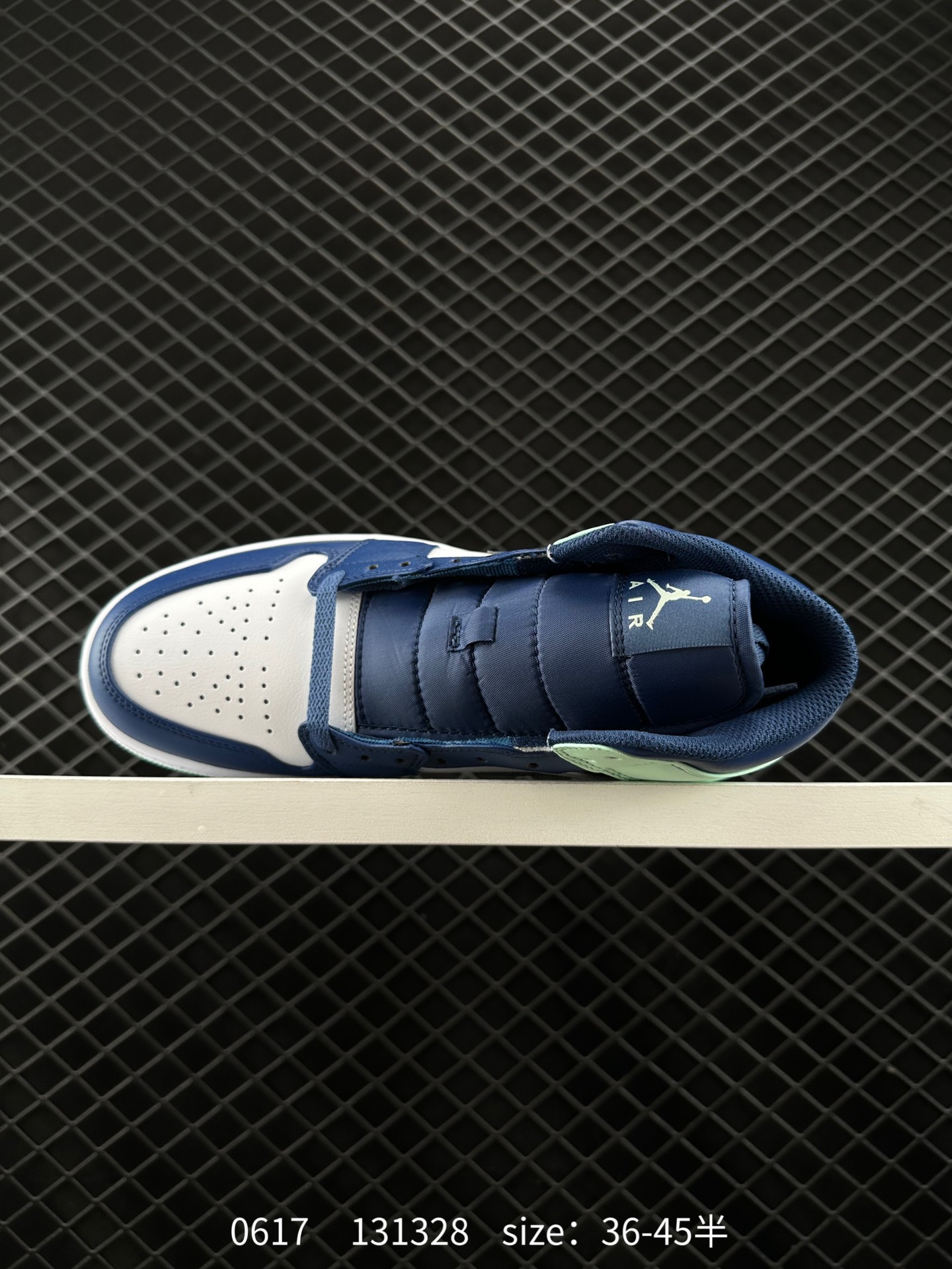 NIKE Air Jordan 1 Retro Mid